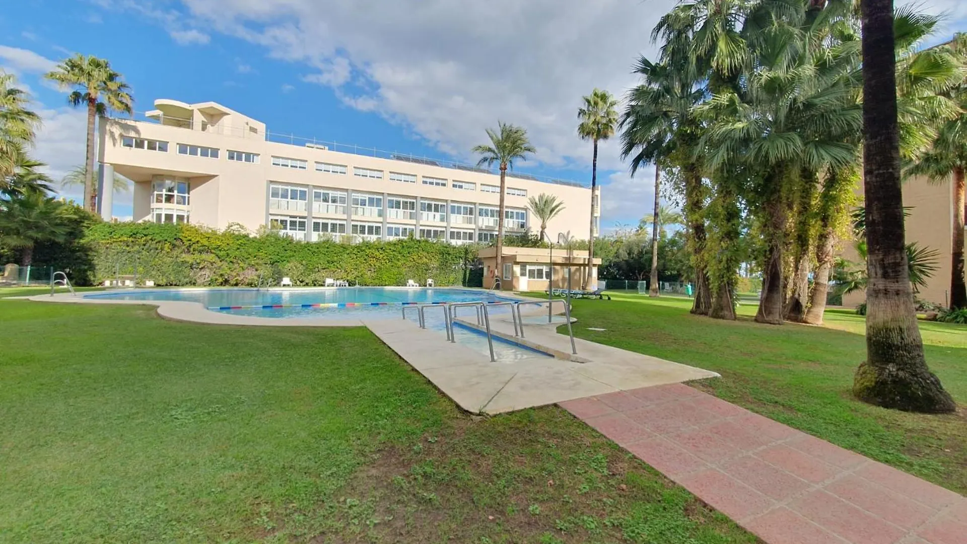 Carihuela En Primera Linea De Playa Con Vistas Y Garaje! C Torremolinos 0*,  Spagna