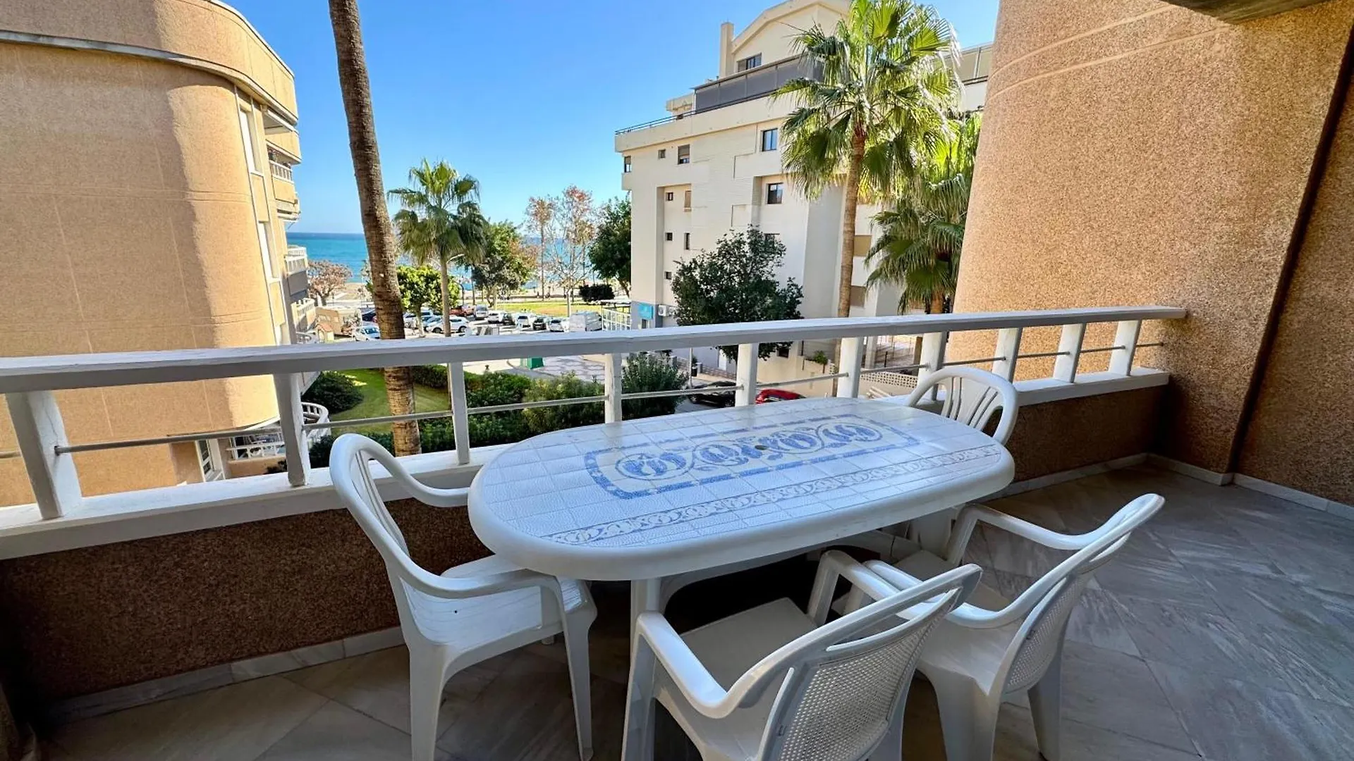 Carihuela En Primera Linea De Playa Con Vistas Y Garaje! C Torremolinos Apartment