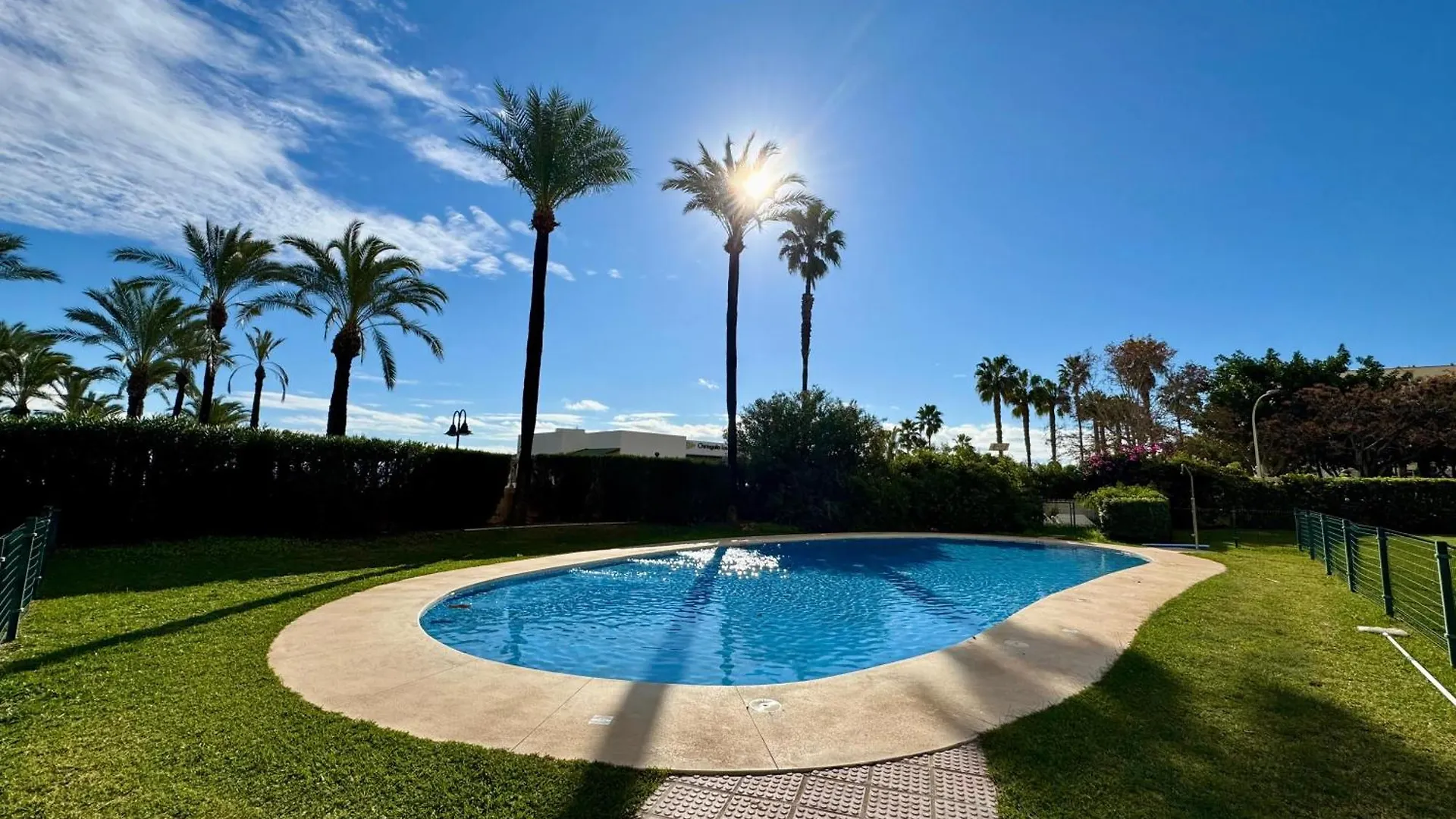 Carihuela En Primera Linea De Playa Con Vistas Y Garaje! C Torremolinos 0*,