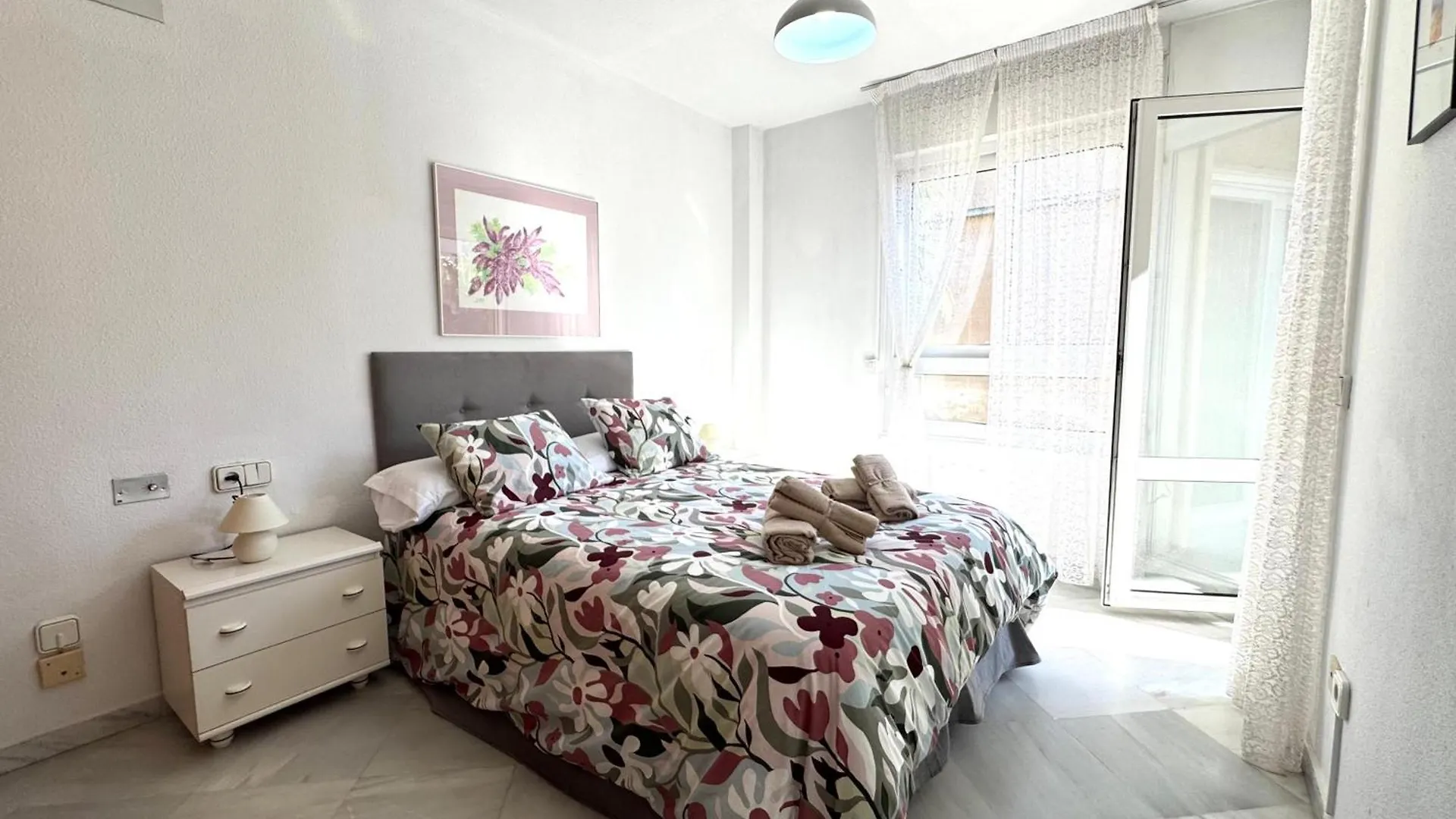Apartment Carihuela En Primera Linea De Playa Con Vistas Y Garaje! C Torremolinos Spain