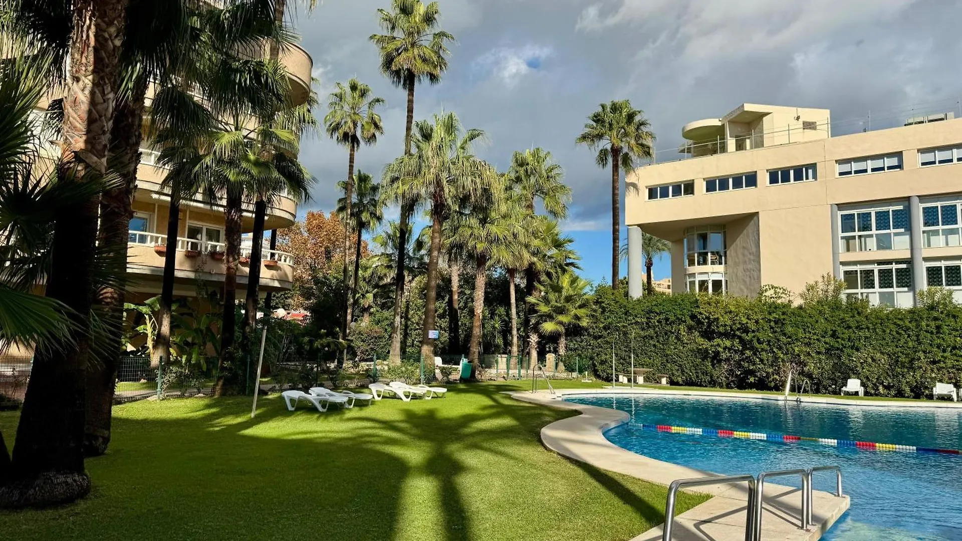 Carihuela En Primera Linea De Playa Con Vistas Y Garaje! C Torremolinos Apartment