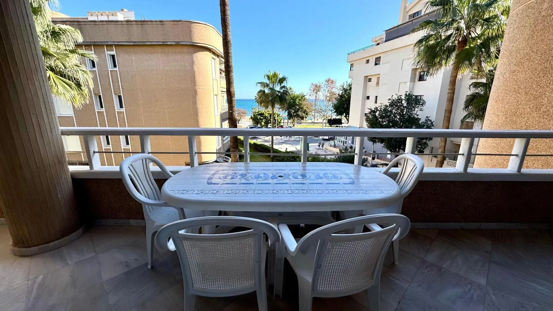 Carihuela En Primera Linea De Playa Con Vistas Y Garaje! C Torremolinos Apartment