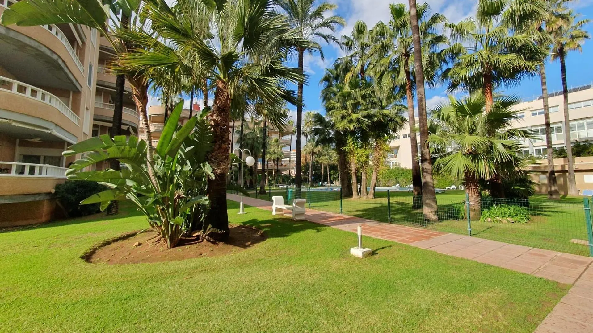 Carihuela En Primera Linea De Playa Con Vistas Y Garaje! C Torremolinos Apartment