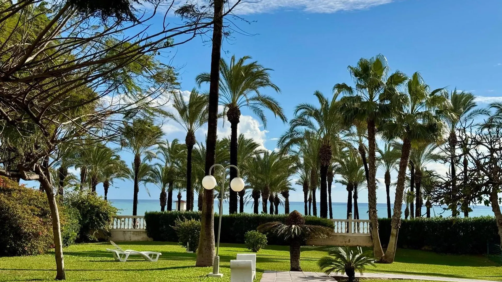 Carihuela En Primera Linea De Playa Con Vistas Y Garaje! C Torremolinos